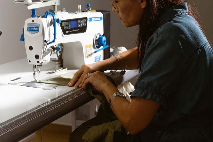 fotografía de Ajustes de ropa de trabajo  hecho por Jardinería Gartalia en Valencia